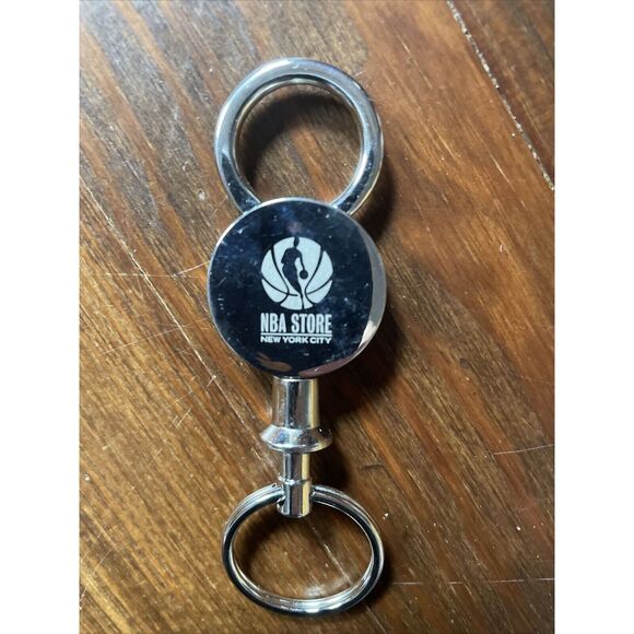 NBA STORE New York City NYC Key chain - Picture 1 of 6